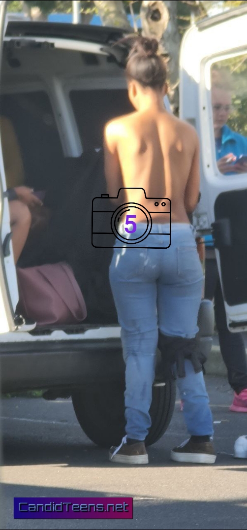 Hidden cam caught sexy girl topless