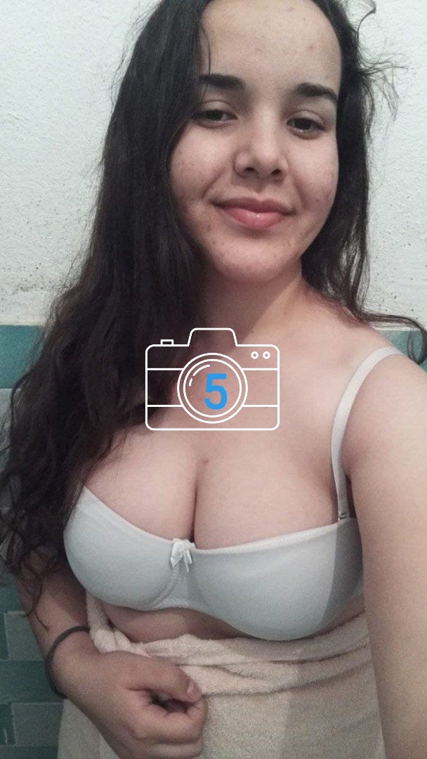 Cute smile girlfriend Snapchat nudes