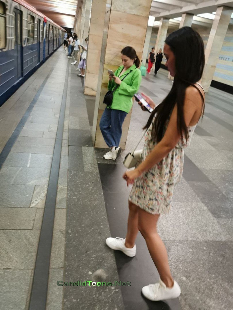 Sexy Legs Hidden Cam Creepshot Candid Teens