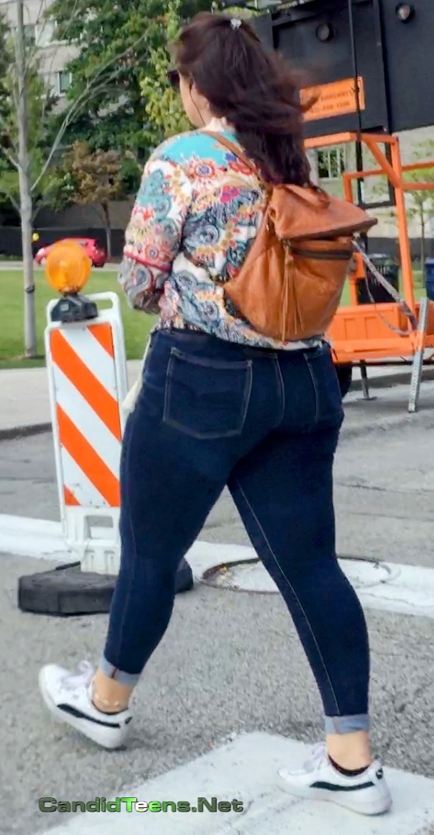 College phat ass teen booty spy - Candid Teens