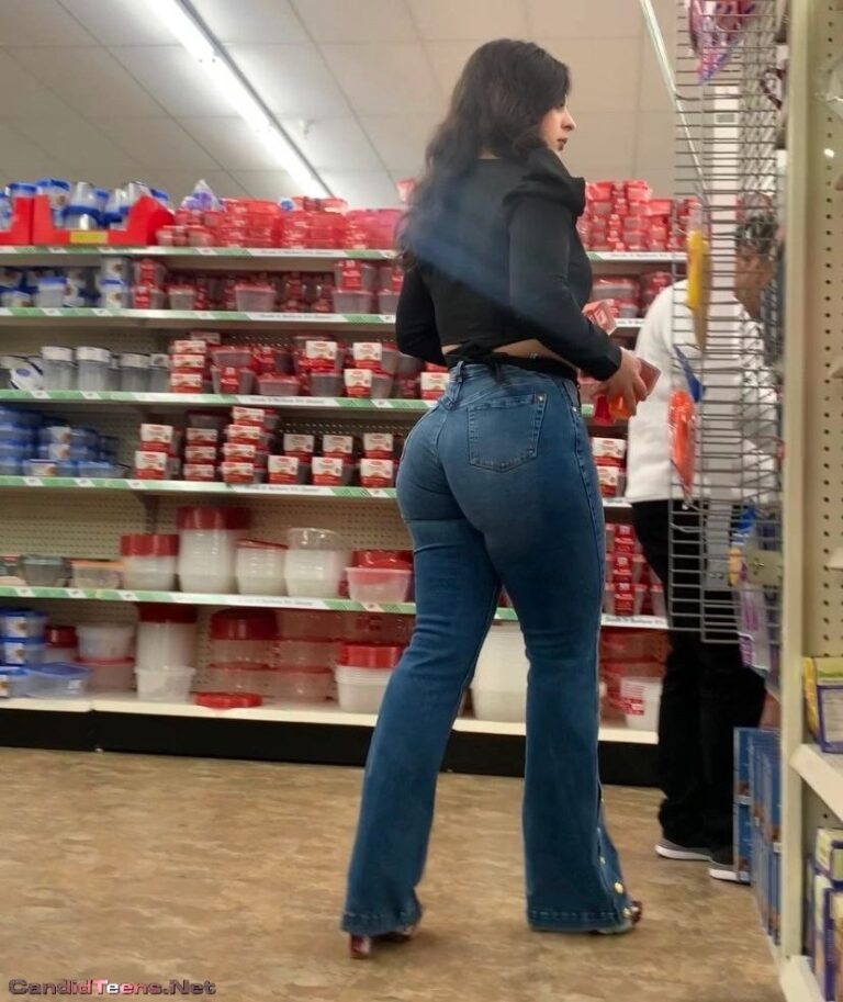 Pawg in tight jeans upshot - Candid Teens