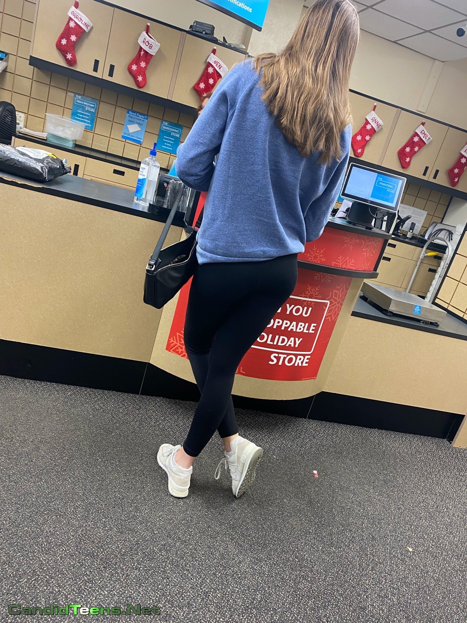 Blonde teen ass in leggings store creepshot Candid Teens