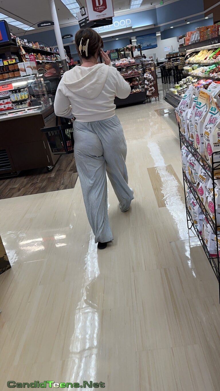 Jiggling candid ass in pajama - Candid Teens