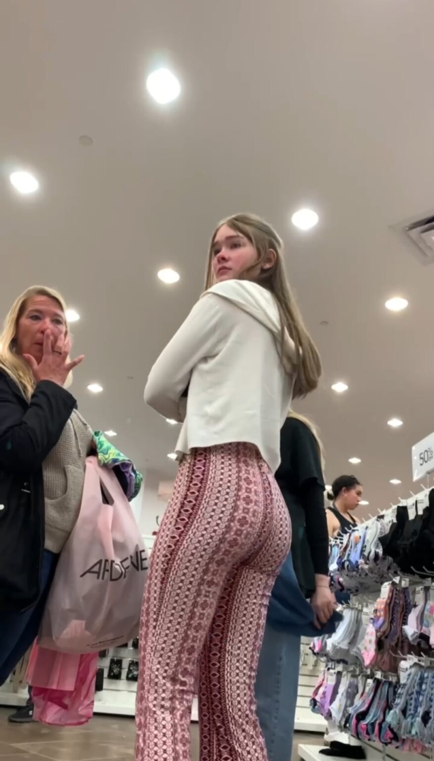 Most wanted teen ass creepshot - Candid Teens