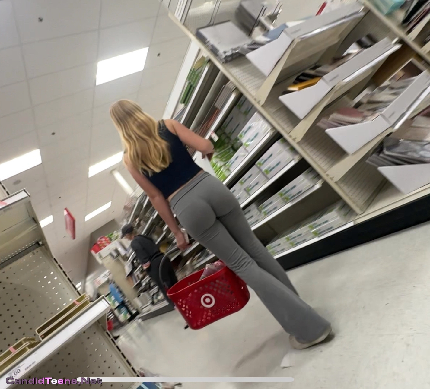 Sexy bubble butt at store creepshot Candid Teens