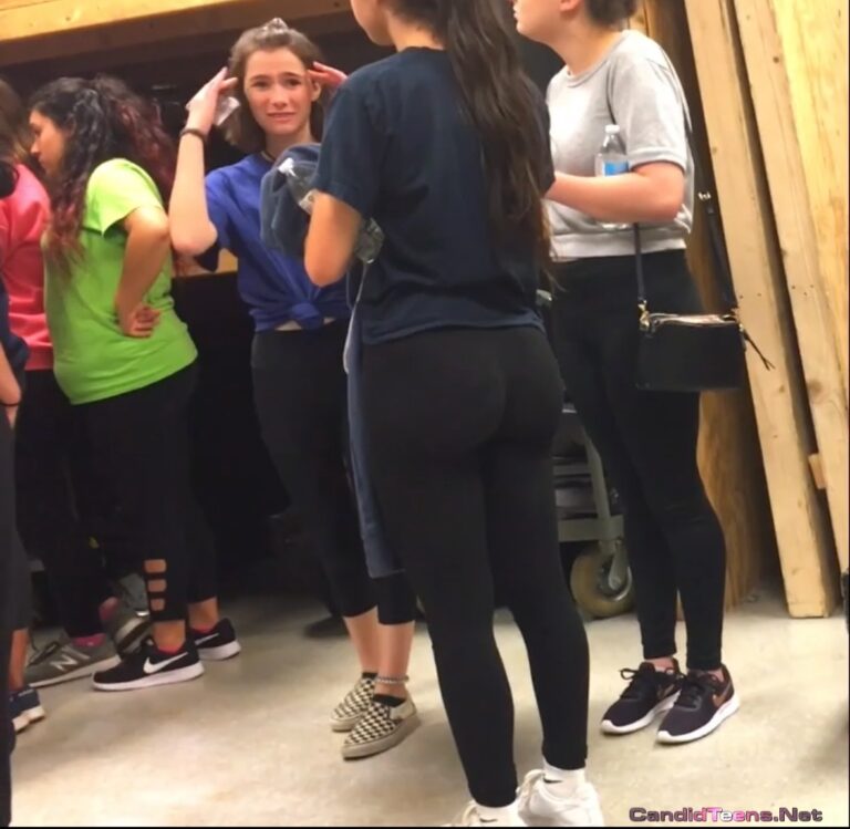 19 yr Bubble butt young teen creepshot - Candid Teens