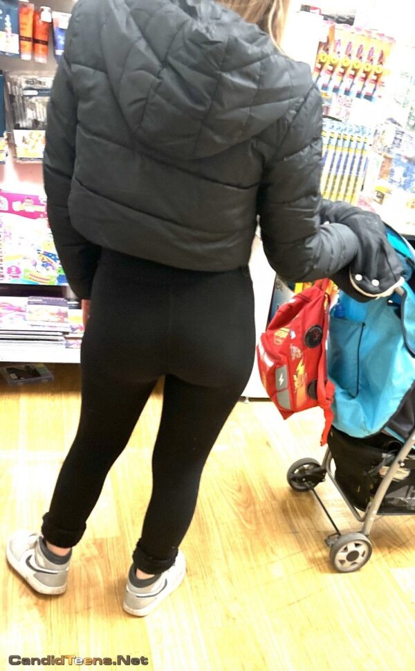 Milf in black Lulu’s ass creepshot - Candid Teens